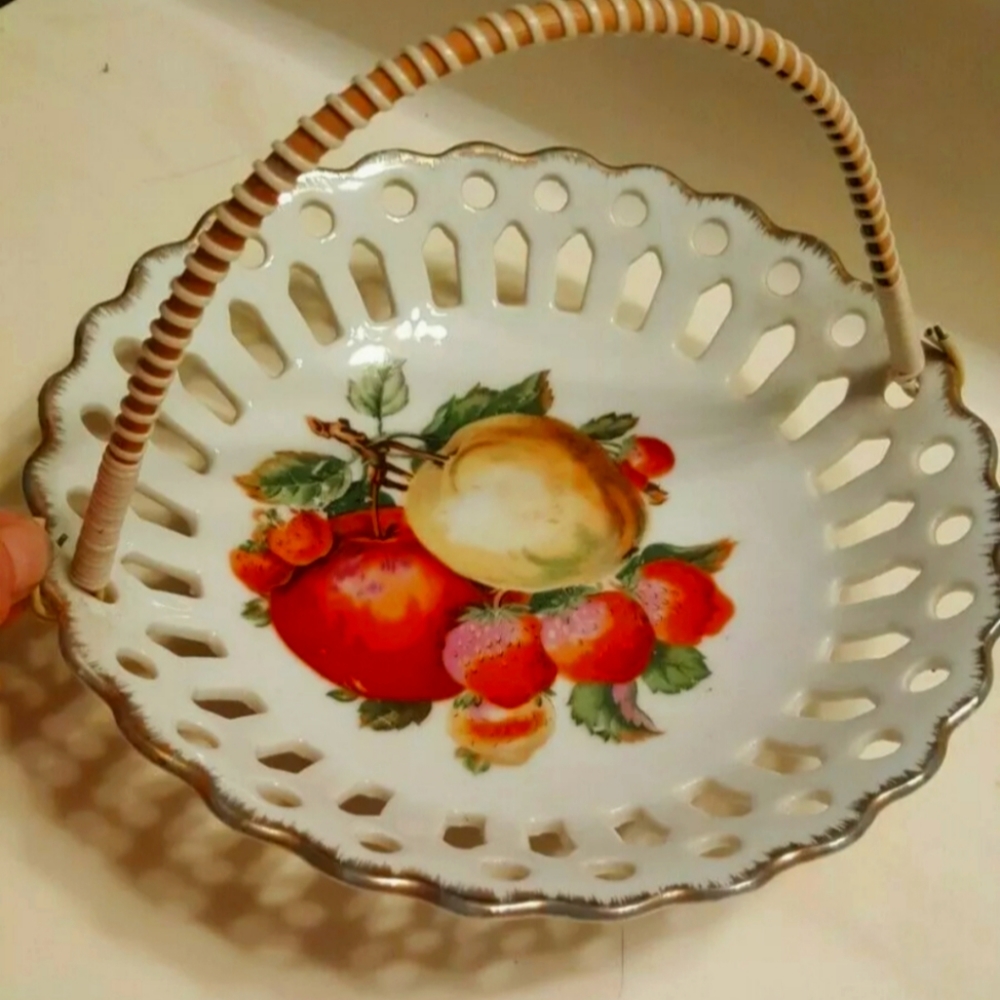 Vintage Porcelain 8" Fruit Bowl * GOLD Rim * Wicke